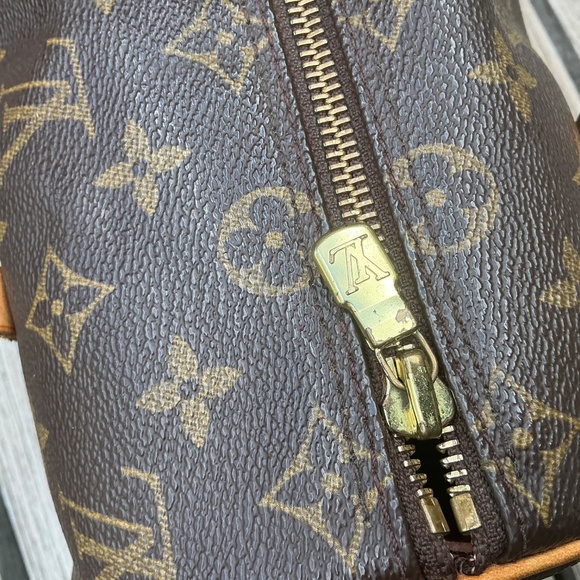 Louis Vuitton Papillon Handbag - Picture 5 of 8